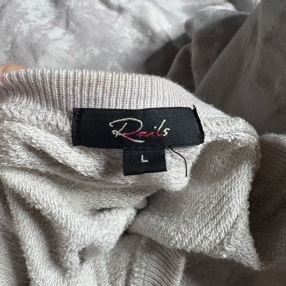 GUC Rails- Theo Gray Tie-Dye Sweatshirt. Size L - Picture 4 of 9